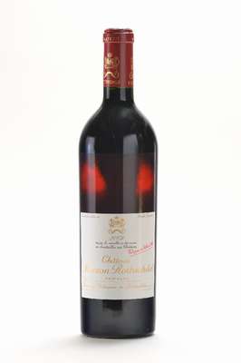 3 Flaschen 2009 Chateau Mouton Rothschild, Pauillac, Künstleretikett: Anisch Kapoor, je ca. 75 cl, je ca. into neck u. besser, in Originalholzkiste, ...