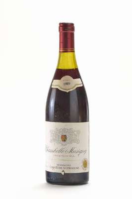 1 Flasche 1989 Chambolle Musigny Reserve de Bourgogne, Appellation Controlee, Grand Vin,ca. 75 cl, Abstand zwischen Kapsel und Wein: ca. 2,9 cm, ...