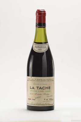 1 Flasche 1962 La Tache Domaine Romanee Conti , Cote-D'Or, Abstand zwischen Wein und Kapsel: ca. 4 cm, auf 26740 Flaschen limitiert, hier: ...