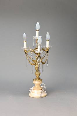 Großer Kandelaber, Frankreich, um 1920-25, gestuft geformter u. gemusterter Alabastersockel, darüber massiver Messingmittelbaluster bestehend aus ...
