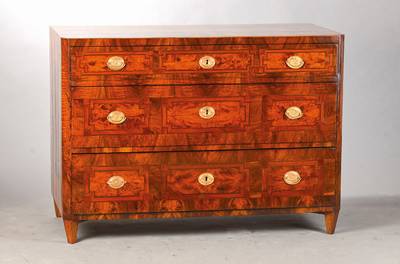 Kommode, süddeutsch, wohl Österreich, um 1780/1800, Im sog. Josephinischen Klassizismus, Nussbaum- bzw. Wurzelnussfurnier auf Weichholzkorpus z.T. ...