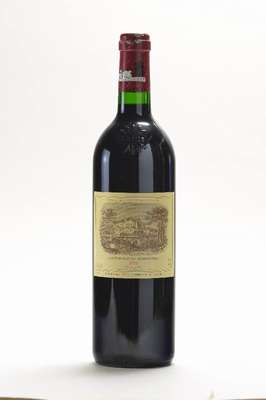 1 Flasche 1996 Chateau Lafite Rothschild, Pauillac, ca. 75 cl, ca. 13% Vol., unverkostet, into neck, sehr selten im Angebot, absolut sammelwürdig, ...
