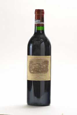 1 Flasche 1985 Chateau Lafite Rothschild, Pauillac, ca. 75 cl., unverkostet, ca. into neck, sammelwürdig, selten im Angebot, Etikett l. gebräunt ...