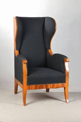 Ohrenbackensessel, süddeutsch, um 1810/20, Nussbaumfurnier auf Weichholzkorpus, schlichte elegante Form, Beine beidseitig l. abgespreizt, Polster, ...