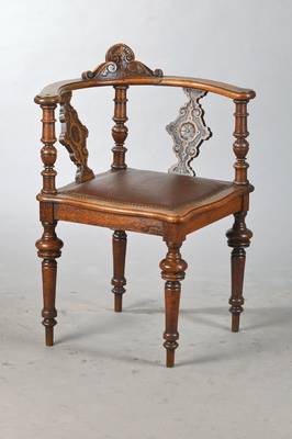Eckstuhl, deutsch, um 1880/90, Eiche massiv,alle vertikalen Teile reich gedrechselt, Rückenlehne mit rollwerkartiger Verstrebung, ...