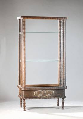 Vitrine, wohl Frankreich, um 1900, massive Eisenkonstruktion, ohne Gläser, ca. 183x93x46 cm