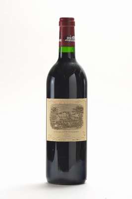 1 Flasche 1994 Chateau Lafite-Rothschild, Pauillac, ca. 75 cl., ca. into neck, 12,5% Vol., unverkostet, sehr guter Erhaltungszustand, absolut ...