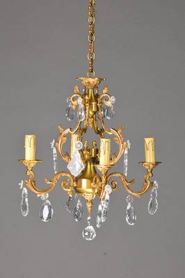 Kleiner Barockstil-Leuchter, Spanien, um 1950/60, Messingmontur mit geschliffenem Barockpendelbehang, 4 Brennstellen je mit Glasschälchen, ...