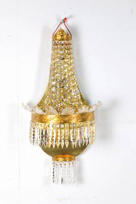 Wandlampe, nach dem klassizistischen Vorbild von 1890, Ausführung 60er J., Messing, in klassizistischer Ornamentik geprägt, mit geschliffenem ...