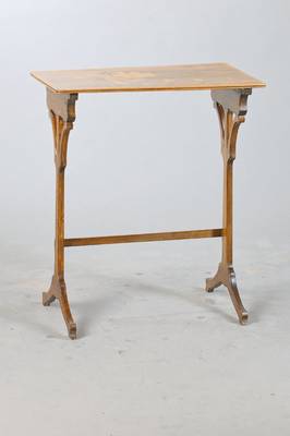 Jugendstil-Beistelltischchen, Galle, Nancy, um 1910, verschiedene Hölzer, Tischplatte intarsiert mit floralem Motiv und Vogel, signiert, ca. ...