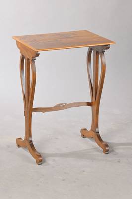Jugendstil-Intarsientischchen, um 1910, Buchengestell in typisch abstrakt geschwungener Form, Platte mit schöner Intarsienarbeit in ...