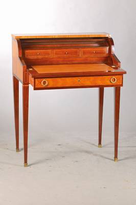 Damensekretär, wohl Frankreich, 1925er Jahre, Mahagoni furniert, z.T. massiv, Konstruktion z.T. in Pappelholz, Rosenholzfurnierfelder auf Kreuzfuge ...