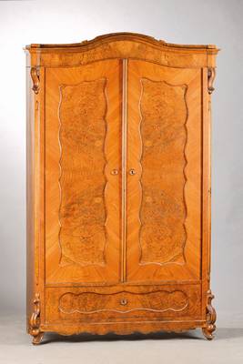 Wäscheschrank, mitteldeutsch, um 1860/70, Nussbaumfurnier u. Wurzelnussfurnier doppelt gespiegelt auf Weichholzkorpus verlegt, 2- türig, ...