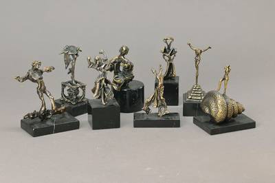 Salvador Dali, 1904-1989, Sammlung aus 8 kleinen Bronzeskulpturen: Madonna de Port Lligat, Gala Gradiva, Terpsicore, Mujer Subiendo la Escalera, ...