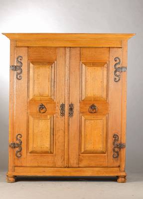 Barockschrank, Nordhessen, aus Teilen des späten 18.Jh., Eiche massiv, 2-türig mit sehr schönen schmiedeeisernen Barocktürbändern, -griffen ...