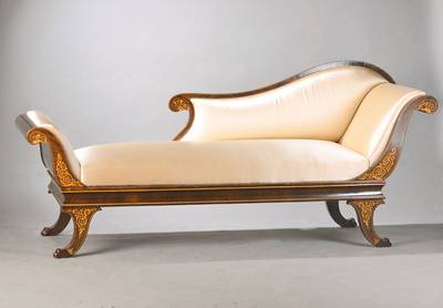 Tagesliege /-bett, sog. Recamiere bzw. Chaiselongue, wohl norddeutsch, um 1835/40, Birkefurnier auf Nussbaum gebeizt, z.T. lasiert, auf ...
