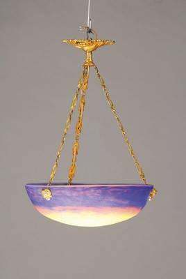 Deckenlampe, Muller Freres Lunéville, um 1920, Schichtglas mit blauen, gelben und orangefarbenen Einpuderungen, Metallmontur, H./D. ca. 12/40 cm, ...