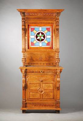Schmales Aufsatzbuffet, Niederlande/Belgien, um 1880/90, Eiche massiv, überreich stilisierter Renaissance-Dekor, mit Maskaronen, Fratzen, Münzfries ...