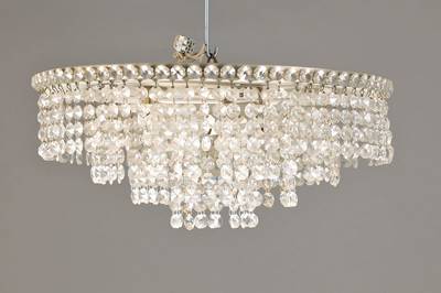Kleiner Korblüster, 70/80er Jahre, 3 Brennstellen, Metallmontur mit streng geradem Glasbehang, Alterssp., direkt an der Decke zu befestigen, ...