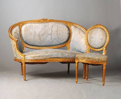 Salon-Garnitur im Louis-Seize-Stil, wohl Frankreich, um 1900, Buche verstuckt und goldfarben gefaßt, best. aus 2-Sitzer- Kanapee, 2 Armlehnstühlen ...