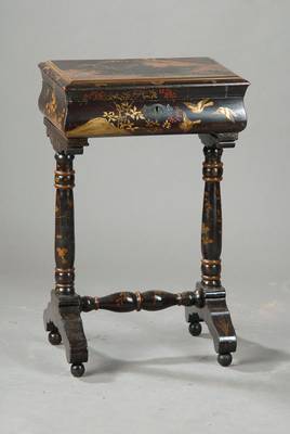Nähtischchen, wohl England, um 1880/1900, Hartholz mit Chinoiserie verkleidet, Wulst profilierter Kasten mit herausnehmbarer Einteilung auf l. ...