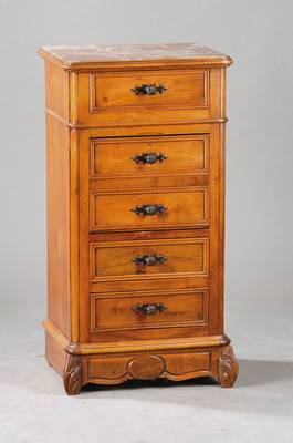 Beistell- bzw. Nachtschränkchen, wohl Frankreich, um 1900, Nussbaum massiv z.T. auf Eichekorpus, 3-schübig, 2 Blender als Türe für Nachttopf, ...