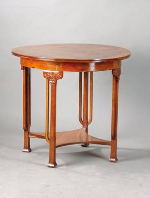 Salontischchen, wohl Raum Darmstadt, um 1905/15, Jugendstil, Nussbaum- bzw. Wurzelnussfurnier auf Weichholzkorpus, runde Platte mit gespiegeltem ...