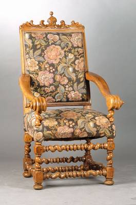 Prunksessel, wohl Italien, um 1680, Frühbarock, Nussbaum massiv, wuchtige gedrechselte Partien, kräftig volutierte Handläufe, Fratzenbekrönung ...