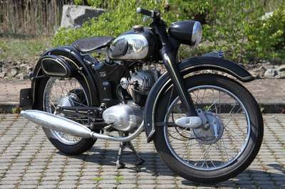 NSU SuperFox, EZ 07.1957, Laufleistung ca. 506 km abgelesen, 5 kW/ 7 PS, 1-Zylinder, 4- Gang Schaltgetriebe, schwarz, inkl. Original NSU SuperFox ...