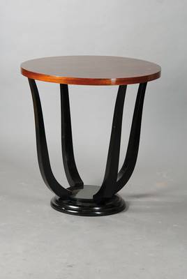 Art-Deco-Tischchen, deutsch, um 1930, Platte in ausgesuchtem Palisanderfurnier, auf Pappel- u. Eichegrund, 4 geschwungene Beine auf 3-fach getreppter ...