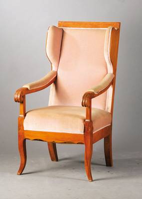 Ohrenbackensessel, süddeutsch, um 1830/40, Nussbaum massiv, Front seitig abgespreizte Beine sowie geschweifte Zarge, Handläufe gerieft, sehr ...