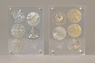 Salvador Dali, 1904-1989, 10 Silbermedaillen, Sonderprägung 1975, 999.9 Feinsilber, "Die 10 Gebote", Auflage 12500 Stück, in ...
