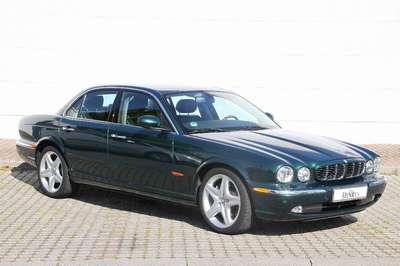 Jaguar XJ 8 3.6, EZ 03.2005, Laufleistung ca. 106.200 km, HU 04.2018, 190 kW/ 258 PS, 8-Zylinder, Automatikgetriebe, grün, Vollleder schwarz, ...