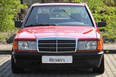Mercedes-Benz 190 E W 201, EZ 06.1983, Laufleistung ca. 90.100 km, H- zulassungsfähig, 90 kW/ 122 PS, 4-Zylinder, 4 -Gang Schaltgetriebe, rot, Stoff ...