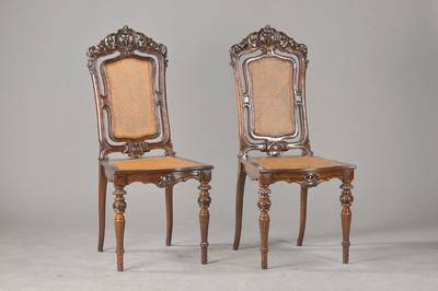 Paar Salonstühle, deutsch, um 1870/80, im Barockstil, Palisander massiv, Sitzfläche u. Rückenlehne mit Rattangeflecht in gutem Zustand, reich ...