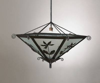 Deckenlampe, deutsch, um 1915, Jugendstil, schmiedeisern, oktagonale Grundform mit eingesätzten strukturierten Glasscheiben, Abstrakte ...