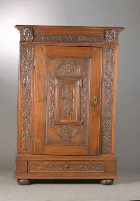1-türiger Schrank, deutsch, um 1870/80, im Renaissance-Stil, unter Verwendung alter Teile,Eiche massiv, Tür mit verkröpfter Kartusche sowie Putti, ...