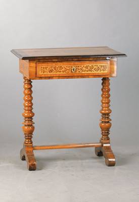 Nähtischchen, deutsch, unter Verwendung alter Teile um 1850, Nussbaumfurnier gedrechselte Beine, zeittypische arabeske Marketeriearbeit, 1-schübig ...