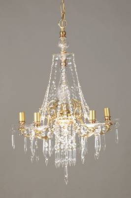 prächtige Deckenkrone, Spanien 30er Jahre, massiver ornamentierter Messingkorpus im Neobarock konzepiert, reichhaltiges und vollständiges ...