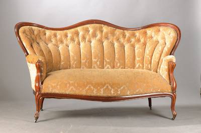 Salonsofa, sog. Canape Causeuse, deutsch, um 1840/45, Nussbaum auf Mahagoni gebeizt, allseitig geschwungen, gerieft mit kleinen Voluten in den ...