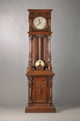 Standuhr, Neo-Renaissance, deutsch um 1880,reich verziertes zweigeteiltes Holzgehäuse , 4 Balusterfüsse fehlen, Bekrönungsteile lose- vollständig ...