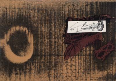 Antoni Tapies, 1923-2012, Lithographie 1979, drucksigniert mit Fingerabdruck, Einladungskarte der Galerie Hilbur Karlsruhe, ca. 30x21,4 cm, mit ...