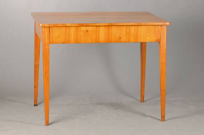 Tisch, süddeutsch, um 1820/30, Kirschbaum massiv u. furniert, schlichte reduzierte Formgebung, konische abgerundete Beine, unauffälliger ...