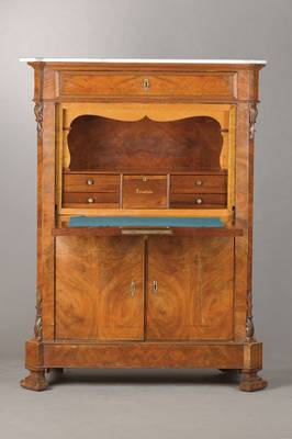Standsekretär, mitteldeutsch, um 1860, Nussbaum- bzw. Wurzelnussfurnier auf Eichekorpus, Ecken abgeschrägt u. hervorgekröpft, Kopfschub, ...
