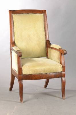 Bergeré mit verstellbarer Rückenlehne, südwestdeutsch, um 1825, Nussbaum massiv u. furniert, frühe Form, mit beidseitig ausgestellten Beinen, ...