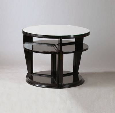 Ausgefallenes Tisch-Ensemble mit Unterstelltischchen, im Art-Deco-Stil, 80er Jahre, Mahagoni u. Eiche massiv, schwarz gelackt, runder Tisch mit ...