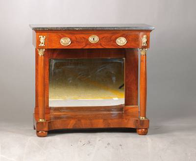Konsole, wohl Frankreich, 19.Jh., Mahagoni- bzw. Pyramidenmahagonifurnier auf Eichekorpus, 2 l. gestauchte Vollsäulen mit vollplastischen ...