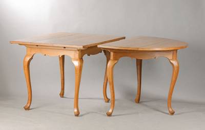 Ausgefallene Tischkonstellation, um 1900, helle massives Eichenholz, rechteckiger Mitteltisch mit 2 Halbrunden Konsolen, als große Tafel oder ...