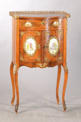 Beistellschränkchen, wohl Dresdnen, um 1880/90, im typischen "Dresdner Barockstil" mit Porzellanplaketten, 1-schübig u. 2-türig, ...