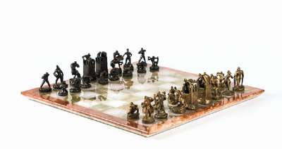 Igor von Jakimow, 1885-1962, Schachspiel mit 32 Bronzefiguren, dazu Onyx- Schachbrett als Dekoration, Figuren unsigniert, Auflage wohl 3, Anfang 70er ...